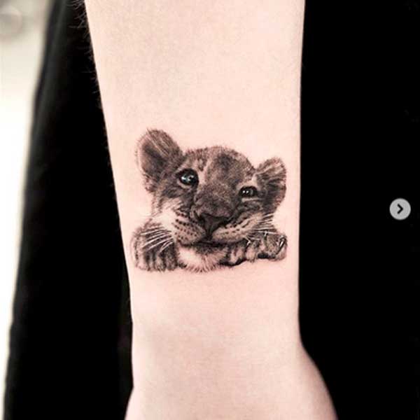 Black and white traditional small tiger  tattoo by tattooist_yeono