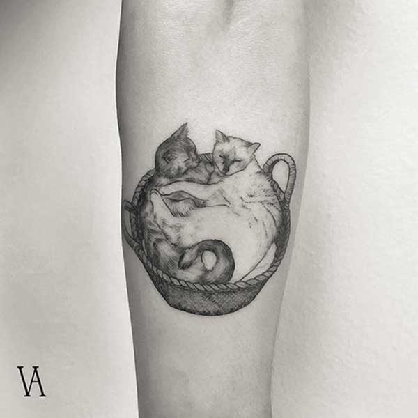 Traditional tattoo of sleeping cats by Violeta Arús