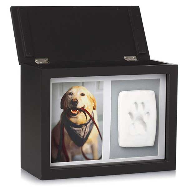 The black memory box for pet with a picture of a dog